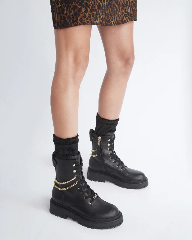 Modella con scarpe Liu jo